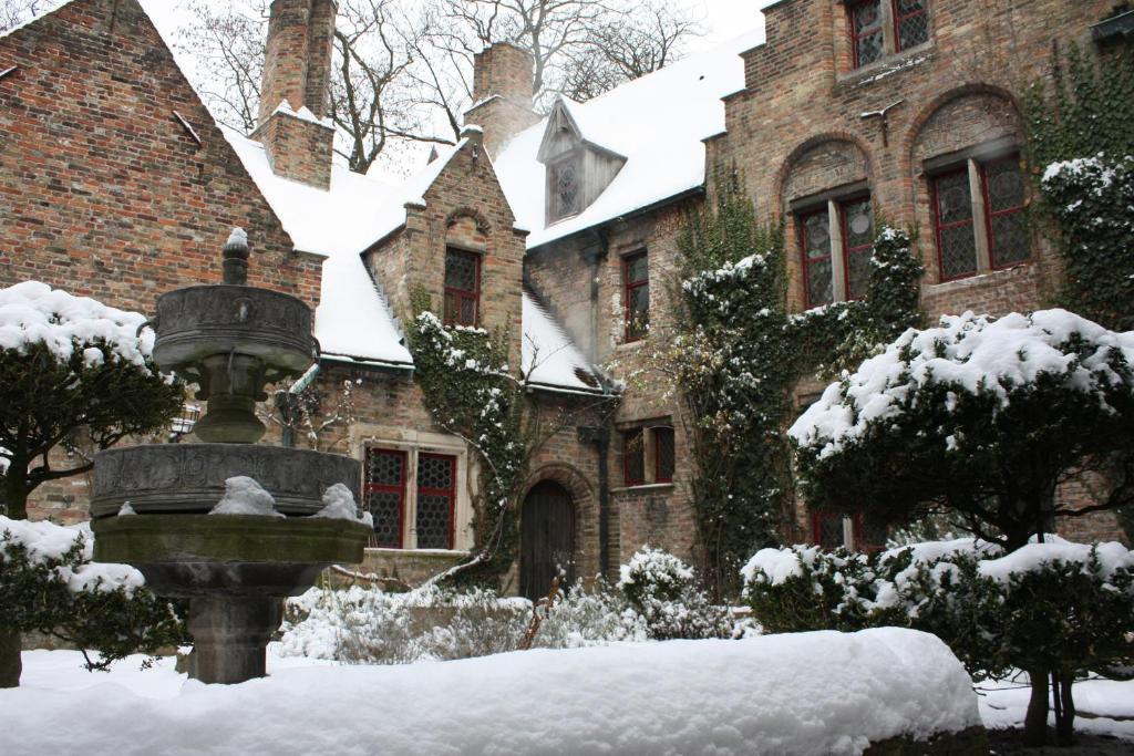 Nuit Blanche Guest house 3*
